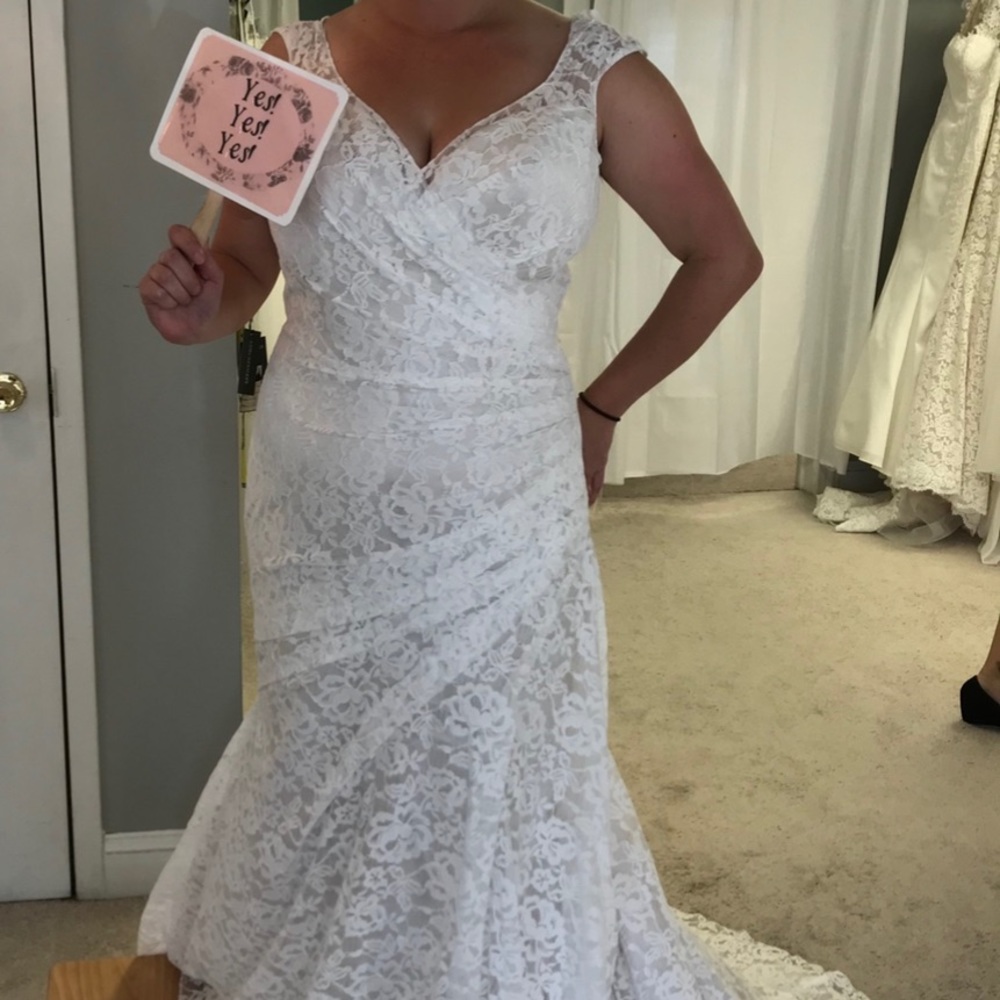 Gorgeous Allure Bridals wedding dress - brand new!